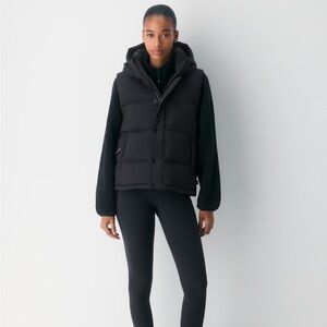 NWT Aritzia SuperPuff Vest Climatte in black
Size M